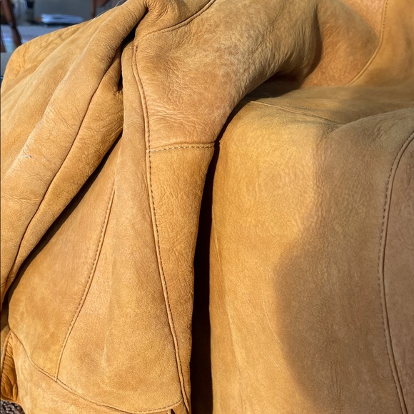 Vintage Men's Tan Burberry Shearling Jacket - Picture 11 of 11